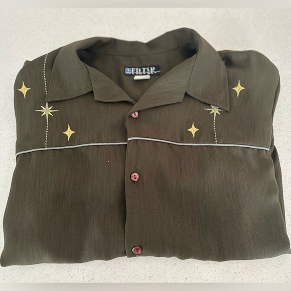 Men's Casual Shirt with Star Accents- Size Medium - Picture 4 of 5